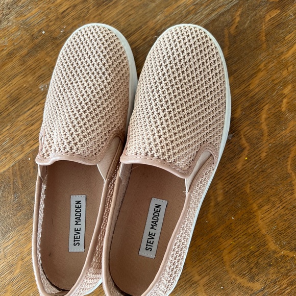 Steve Madden slip ons - Picture 2 of 4